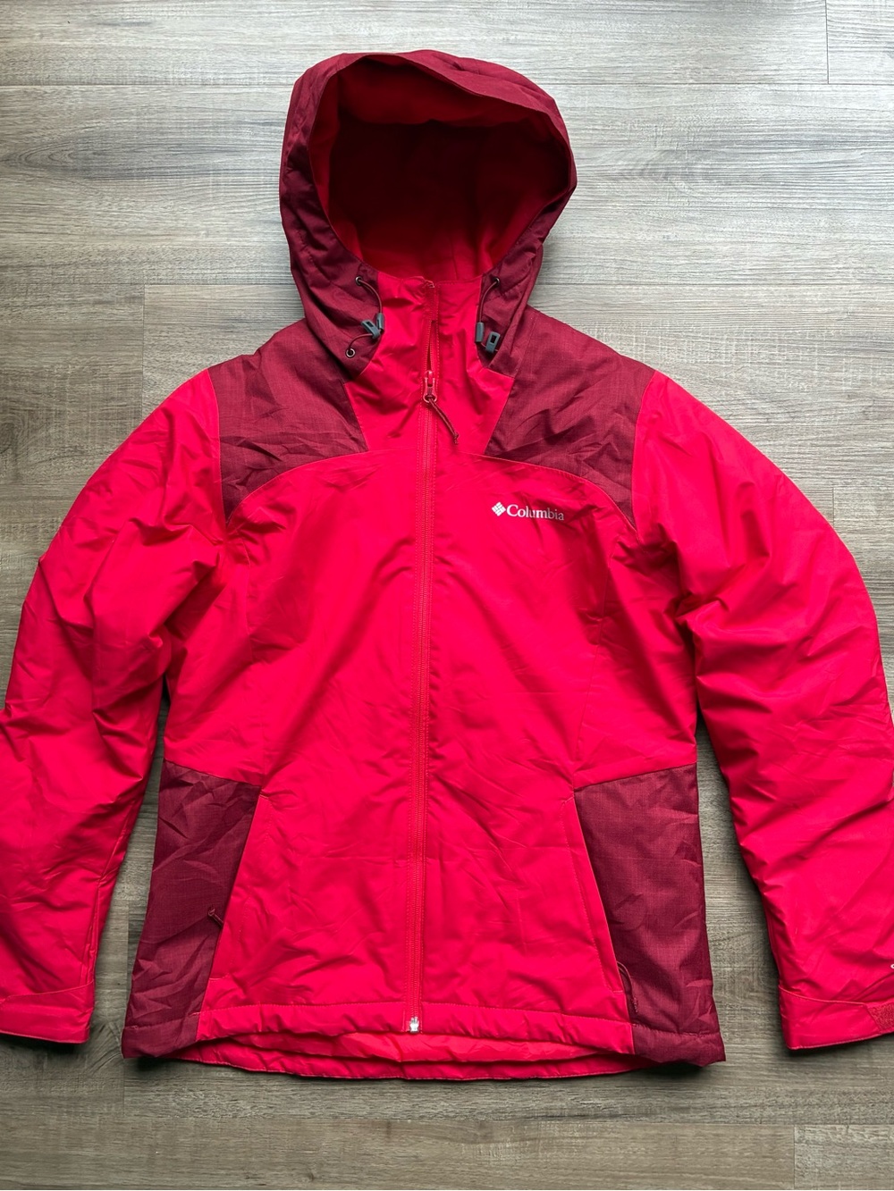 Columbia TiptonTwo-Tone Red Hooded Outdoor Jacket
